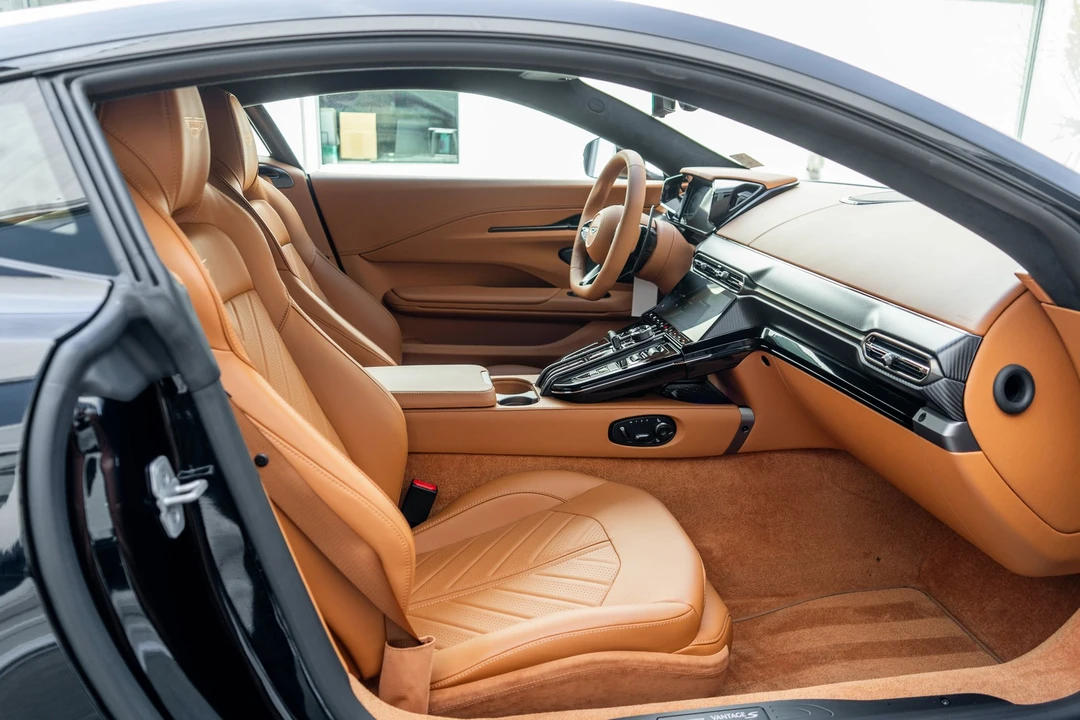 2026 Aston Martin V8 Vantage (2019+) - Image 26 of 31