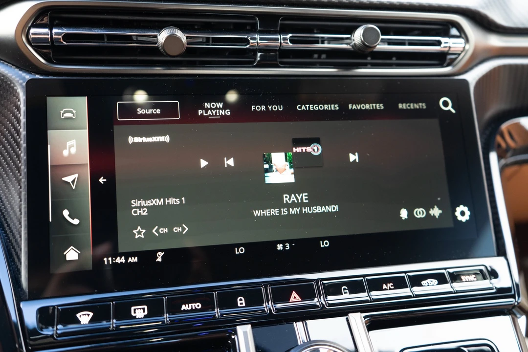 2026 Aston Martin V8 Vantage (2019+) - Image 23 of 31