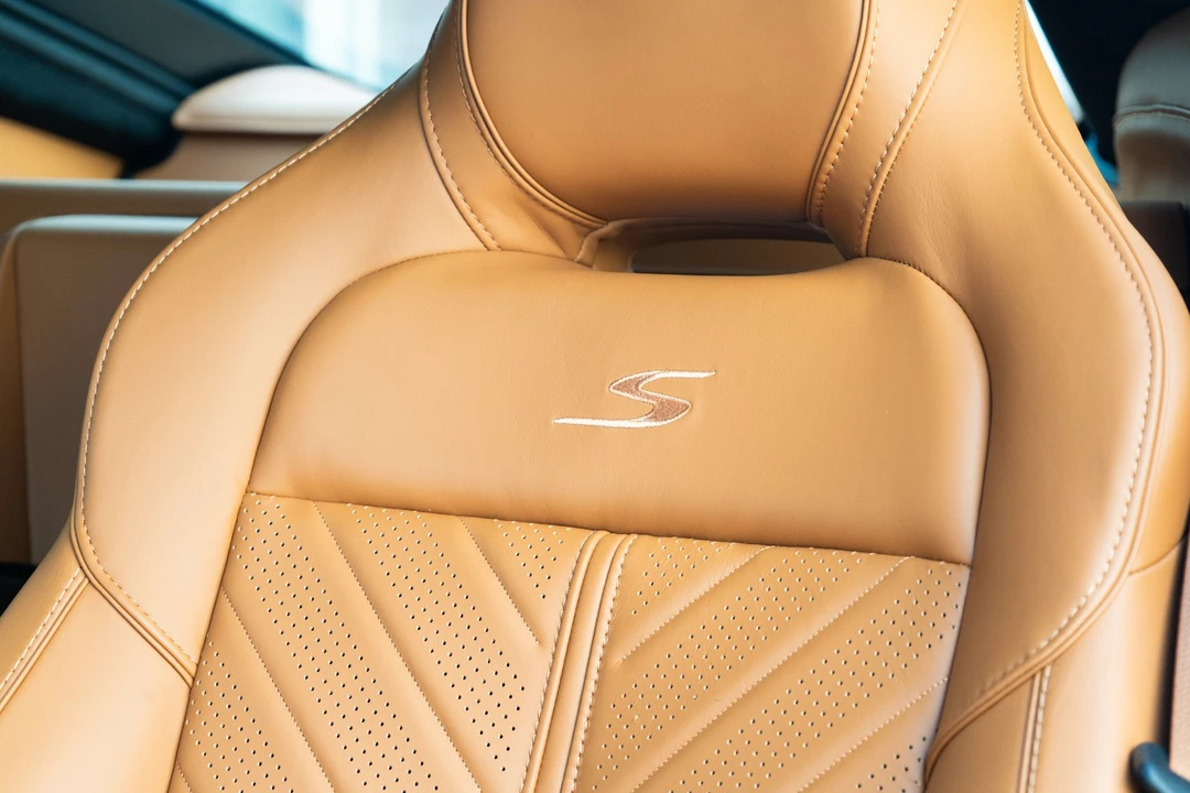 2026 Aston Martin V8 Vantage (2019+) - Image 17 of 31