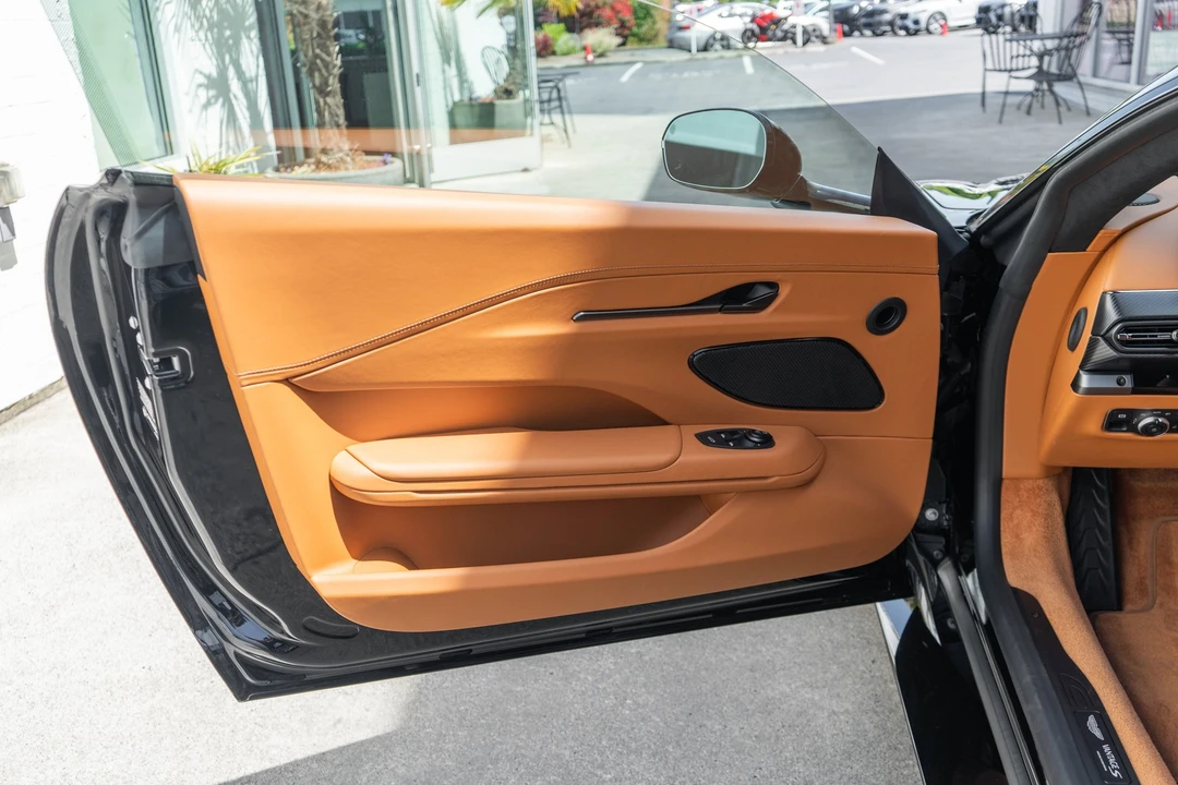 2026 Aston Martin V8 Vantage (2019+) - Image 11 of 31