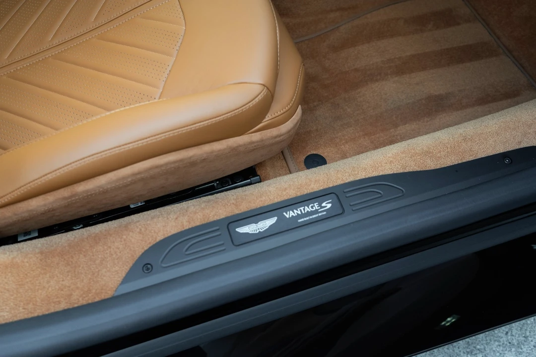 2026 Aston Martin V8 Vantage (2019+) - Image 28 of 31