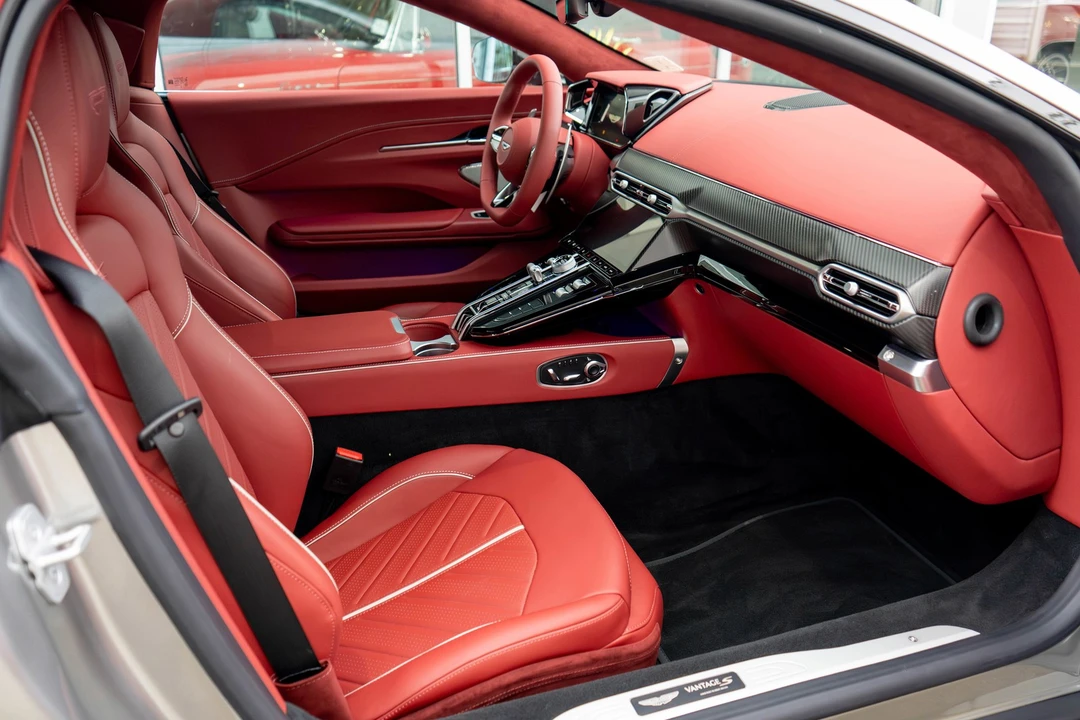 2026 Aston Martin Vantage - Image 25 of 31