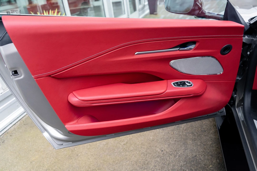 2026 Aston Martin Vantage - Image 13 of 31