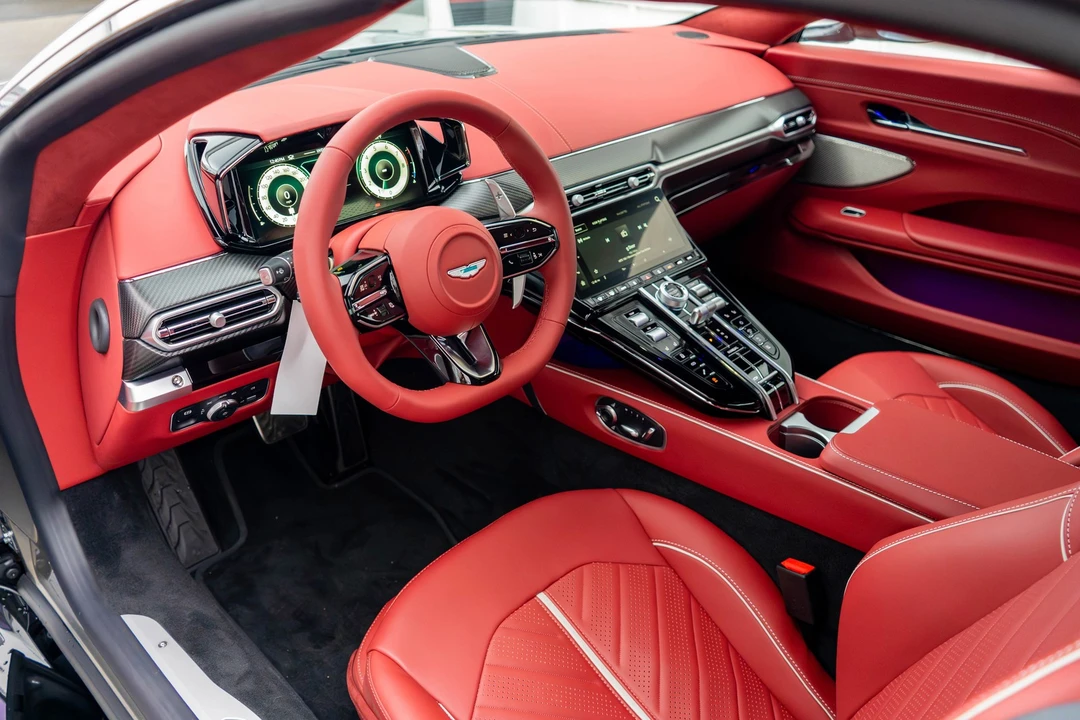 2026 Aston Martin Vantage - Image 2 of 31