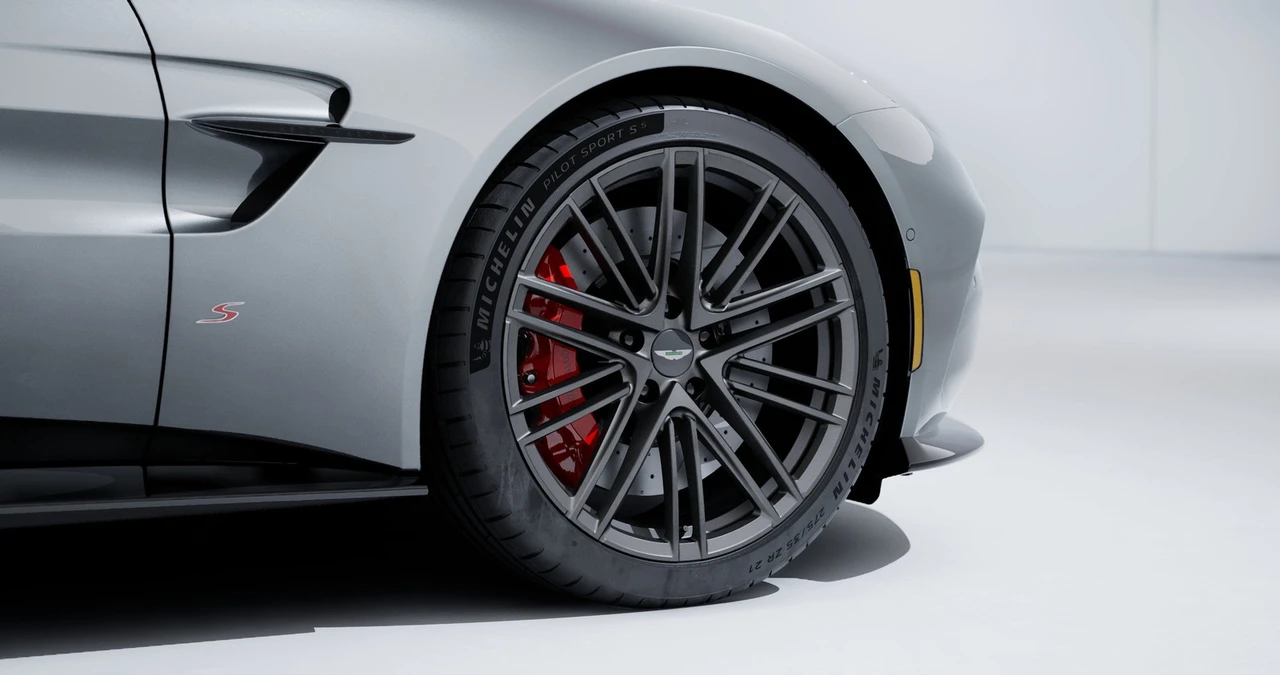 2026 Aston Martin V8 Vantage (2019+) - Image 7 of 21