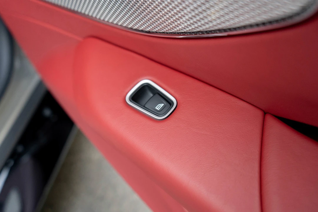 2026 Aston Martin Vantage - Image 28 of 31