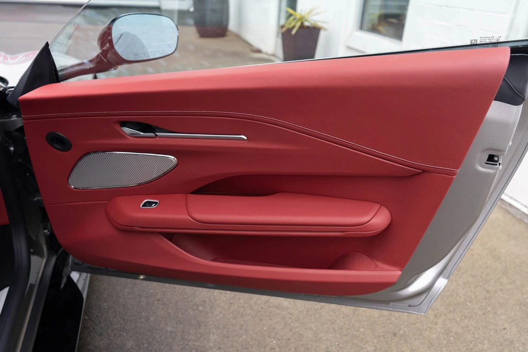 2026 Aston Martin Vantage - Image 27 of 31
