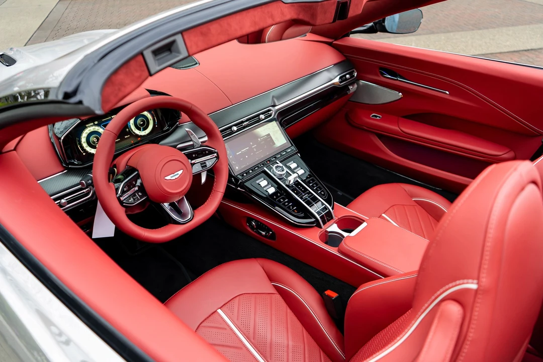2026 Aston Martin Vantage - Image 16 of 31