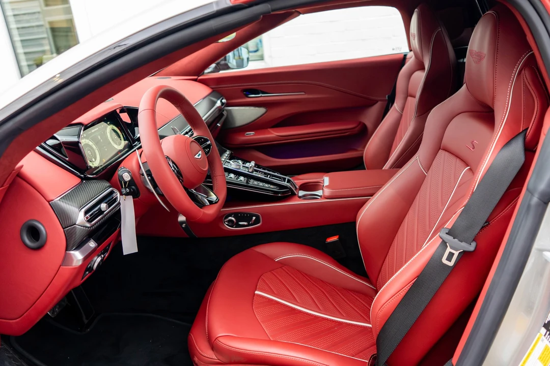 2026 Aston Martin Vantage - Image 12 of 31