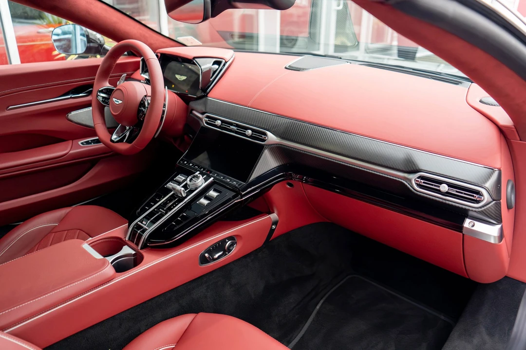 2026 Aston Martin Vantage - Image 26 of 31