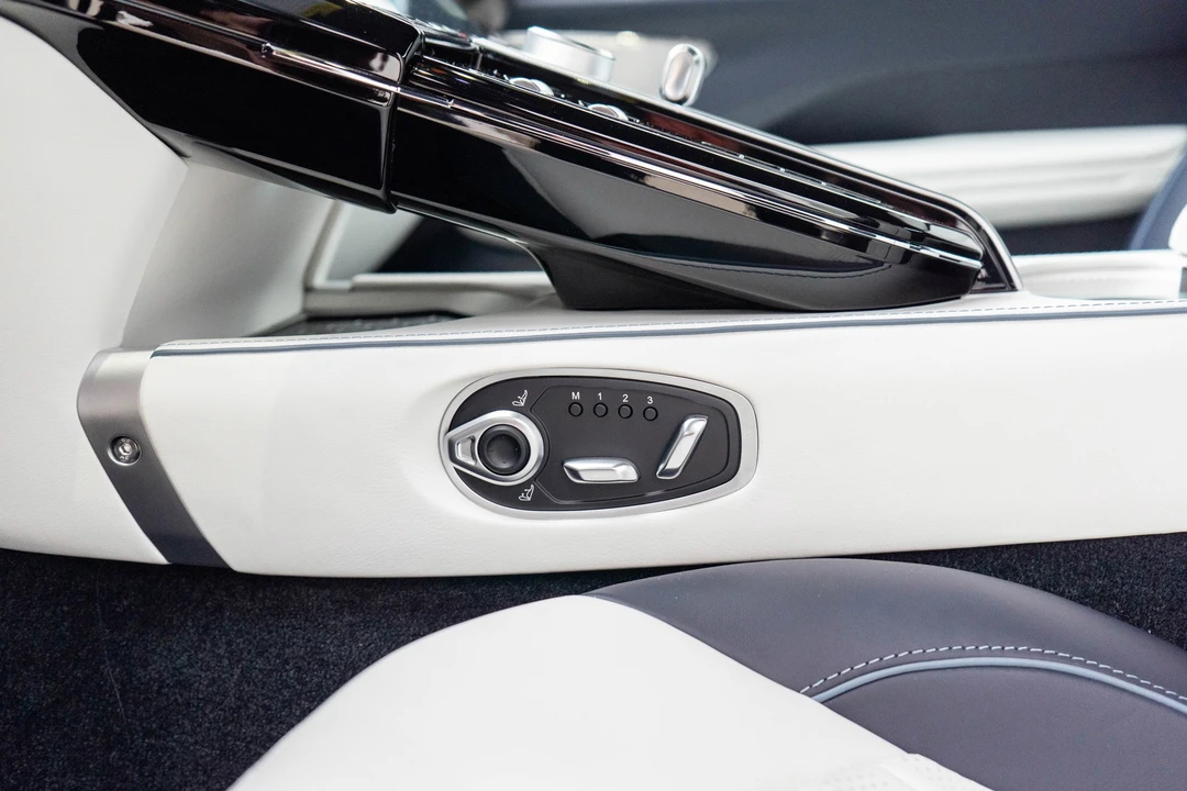 2026 Aston Martin V8 Vantage (2019+) - Image 17 of 21