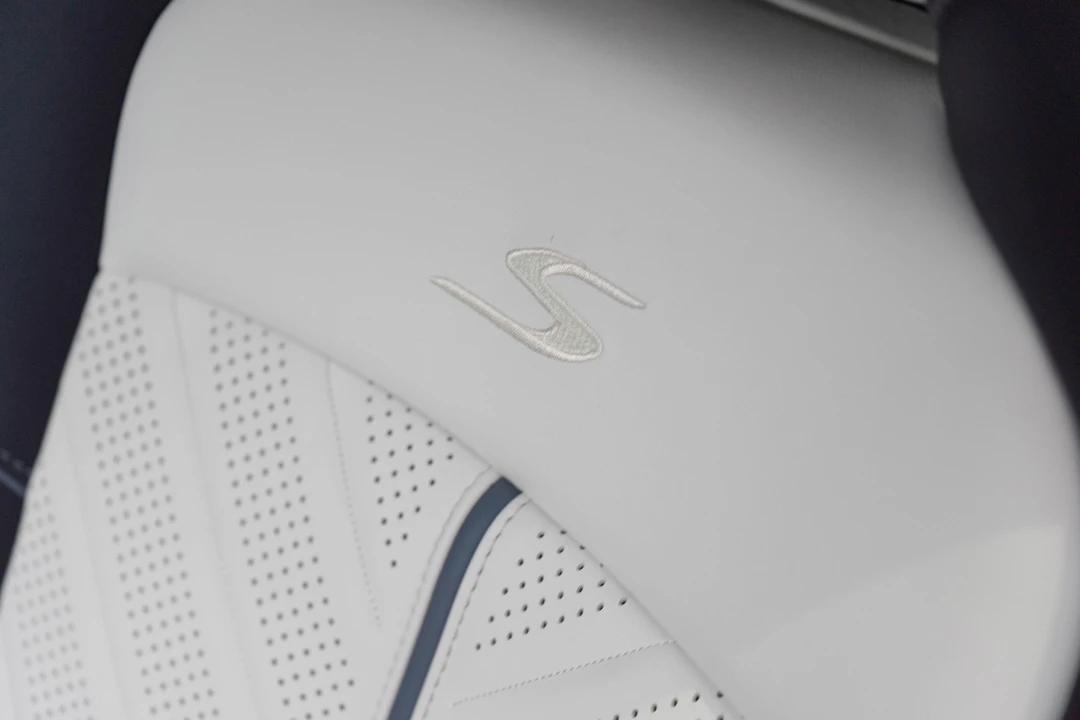 2026 Aston Martin V8 Vantage (2019+) - Image 13 of 21