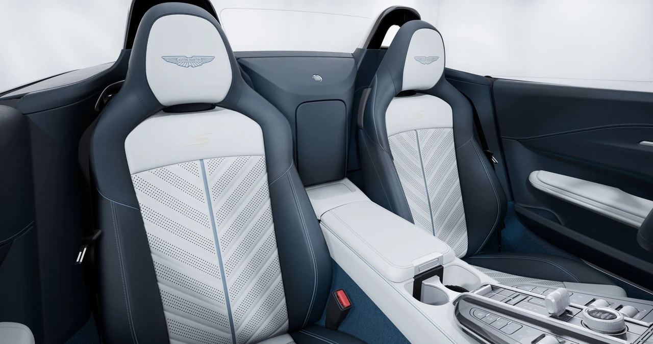 2026 Aston Martin V8 Vantage (2019+) - Image 19 of 20