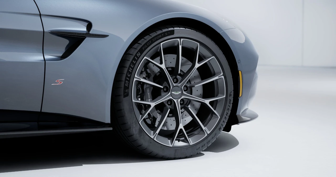 2026 Aston Martin V8 Vantage (2019+) - Image 7 of 20