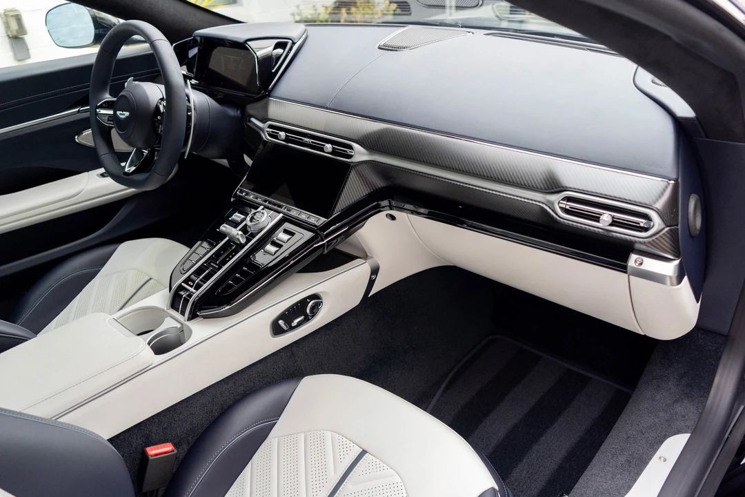 2026 Aston Martin V8 Vantage (2019+) - Image 28 of 31