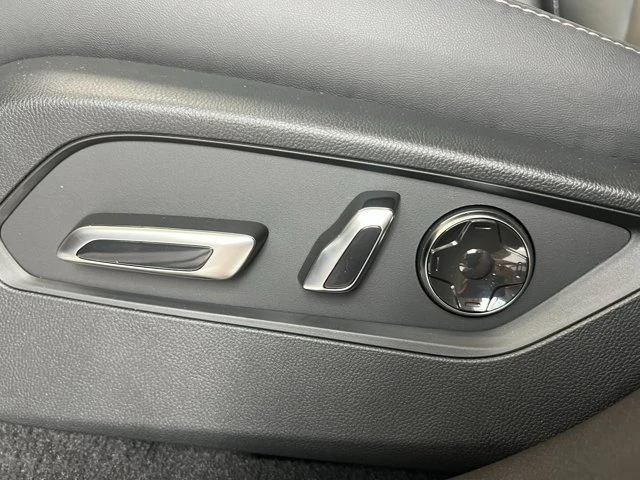 2026 Acura RDX 3rd Gen - Image 15 of 20