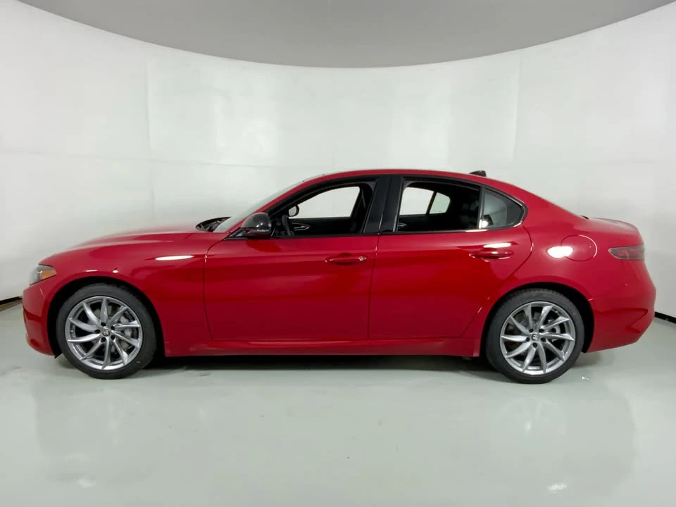 2026 Alfa Romeo Giulia - Image 5 of 16