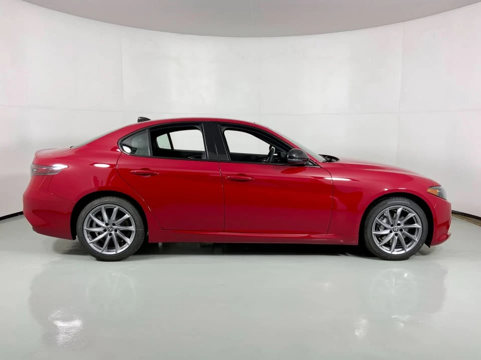 2026 Alfa Romeo Giulia - Image 9 of 16
