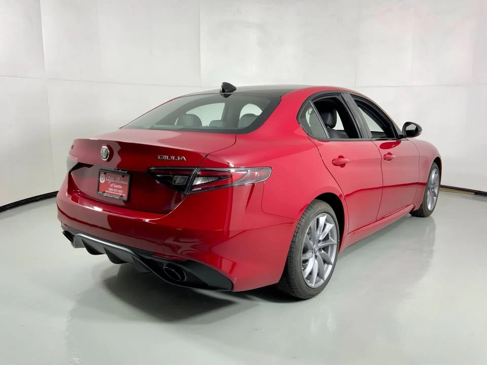 2026 Alfa Romeo Giulia - Image 8 of 16