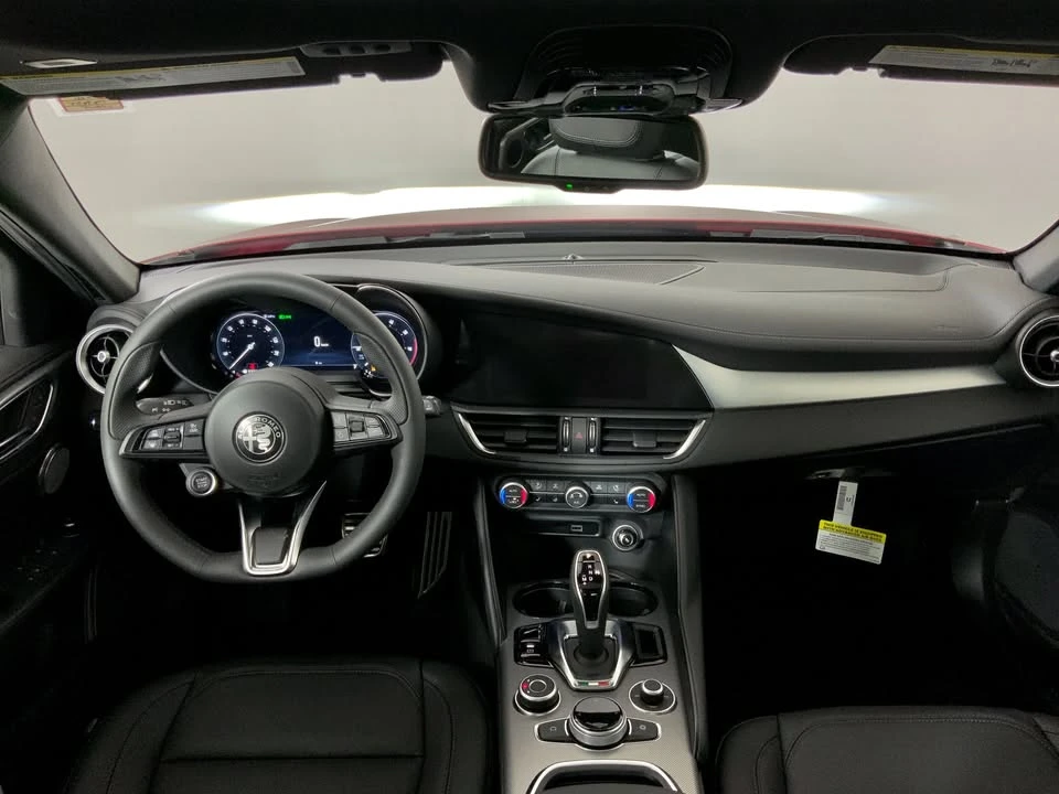 2026 Alfa Romeo Giulia - Image 15 of 16