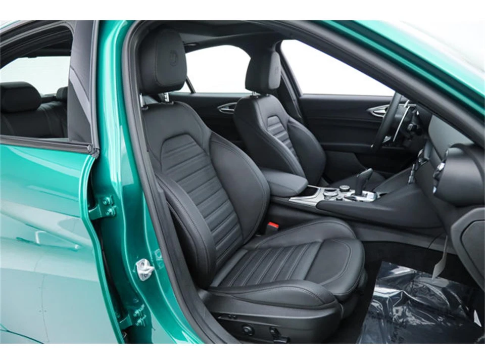 2026 Alfa Romeo Giulia - Image 10 of 22