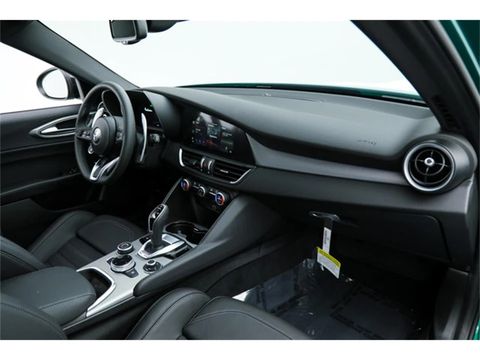 2026 Alfa Romeo Giulia - Image 11 of 22