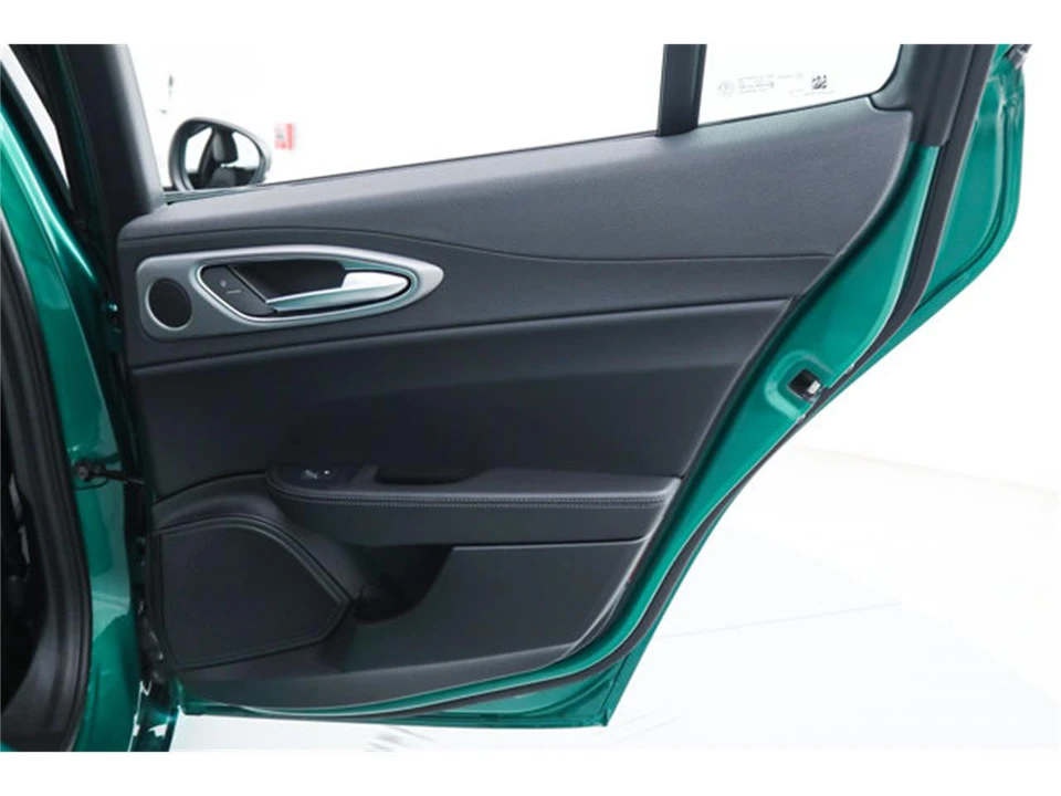 2026 Alfa Romeo Giulia - Image 13 of 22
