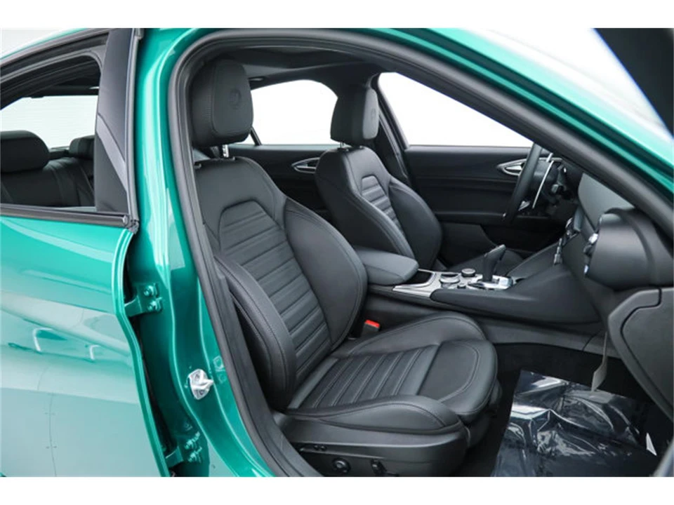 2026 Alfa Romeo Giulia - Image 12 of 22