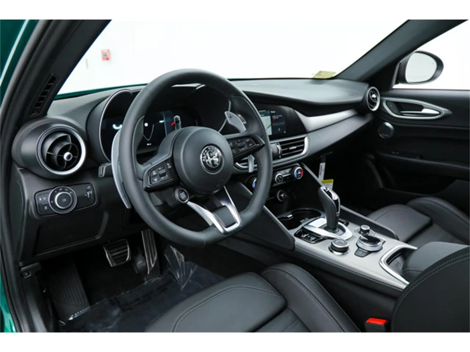 2026 Alfa Romeo Giulia - Image 16 of 22