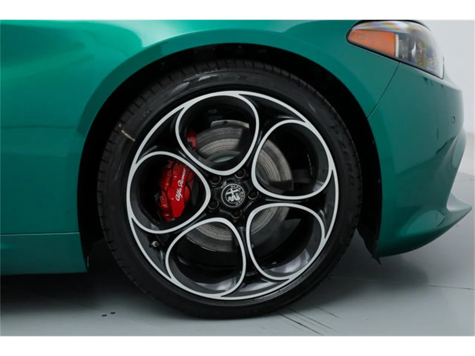 2026 Alfa Romeo Giulia - Image 21 of 22