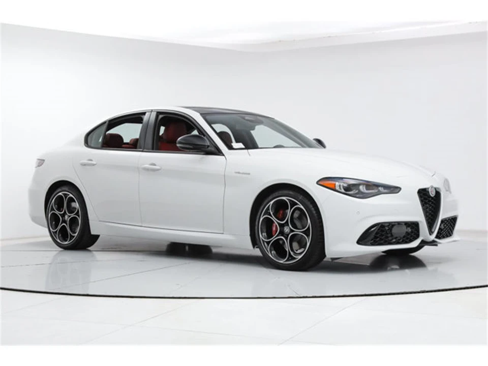 2026 Alfa Romeo Giulia - Image 7 of 23