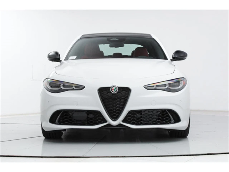2026 Alfa Romeo Giulia - Image 8 of 23