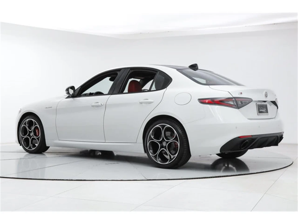 2026 Alfa Romeo Giulia - Image 3 of 23
