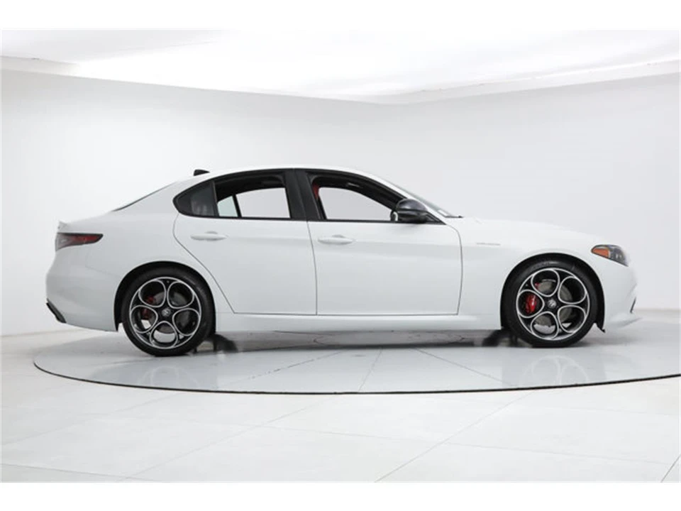 2026 Alfa Romeo Giulia - Image 6 of 23