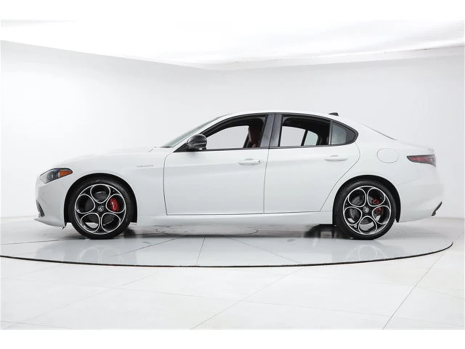 2026 Alfa Romeo Giulia - Image 2 of 23
