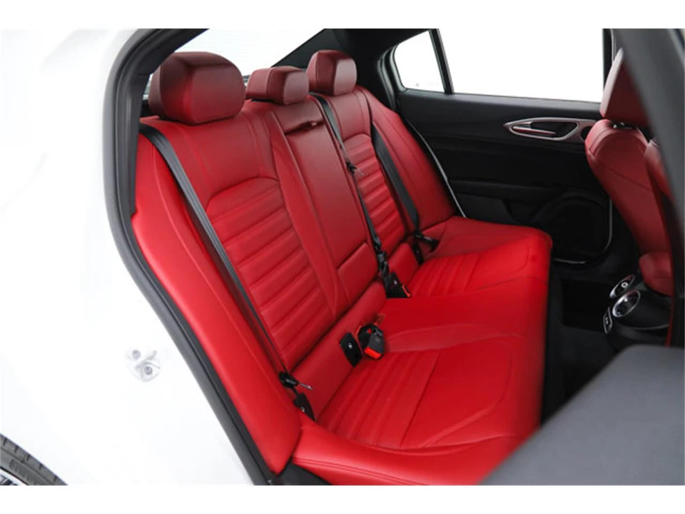 2026 Alfa Romeo Giulia - Image 14 of 23