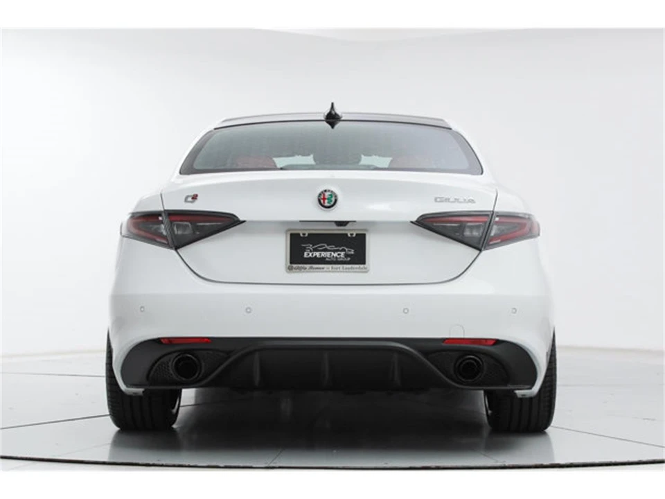 2026 Alfa Romeo Giulia - Image 4 of 23