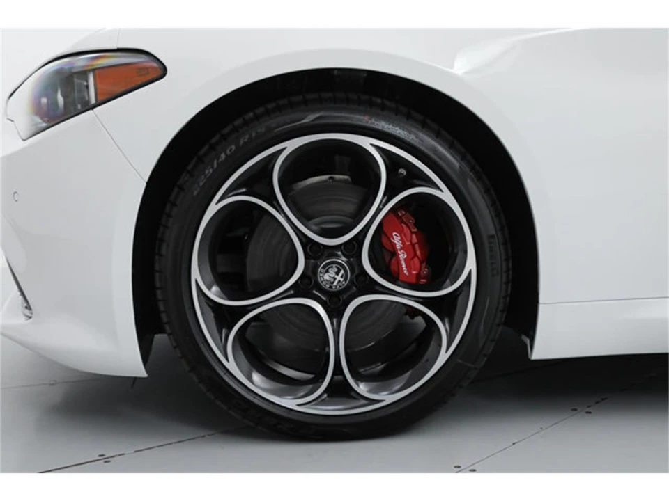 2026 Alfa Romeo Giulia - Image 19 of 23