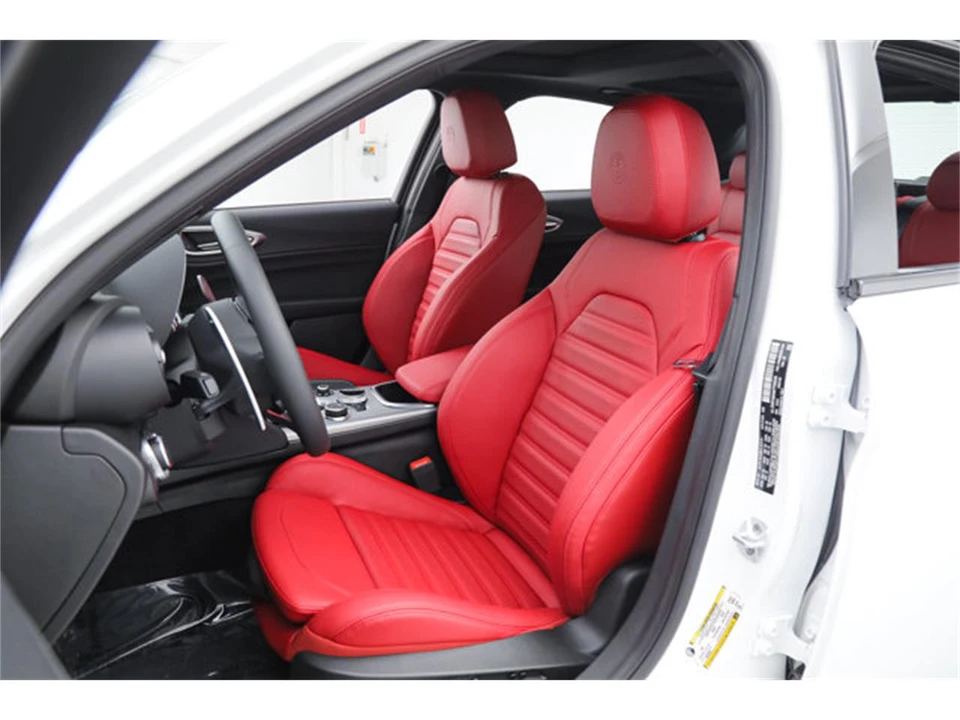 2026 Alfa Romeo Giulia - Image 17 of 23