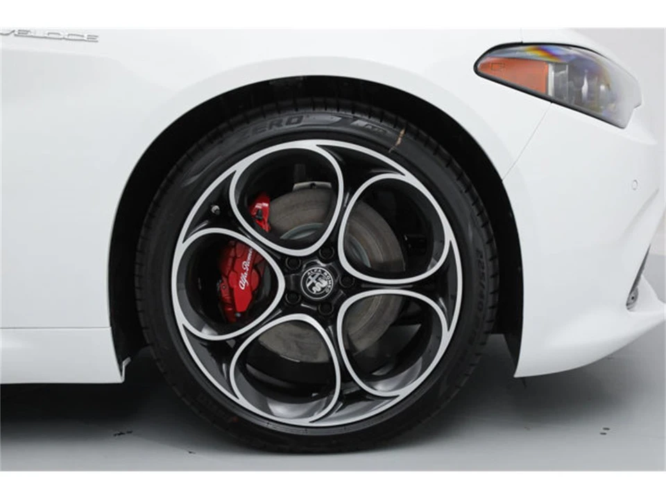 2026 Alfa Romeo Giulia - Image 21 of 23