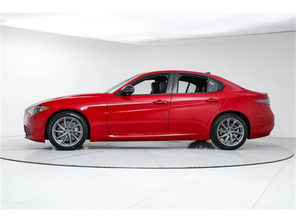 2026 Alfa Romeo Giulia - Image 2 of 22