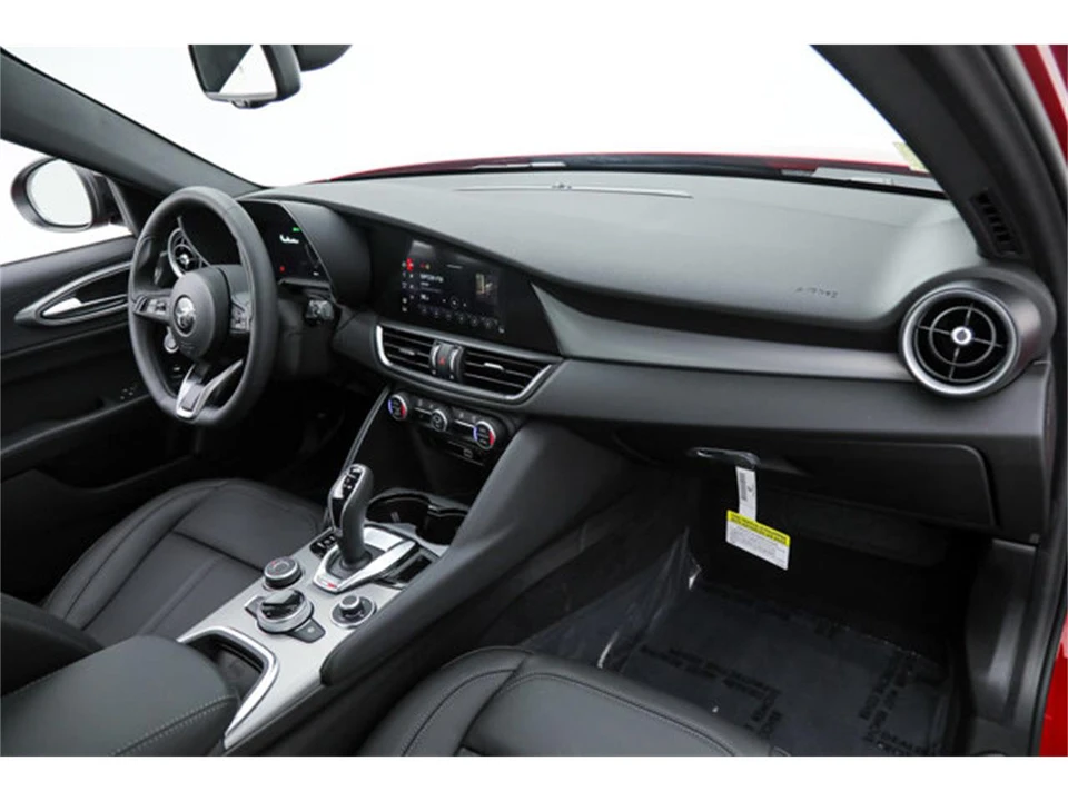 2026 Alfa Romeo Giulia - Image 12 of 22