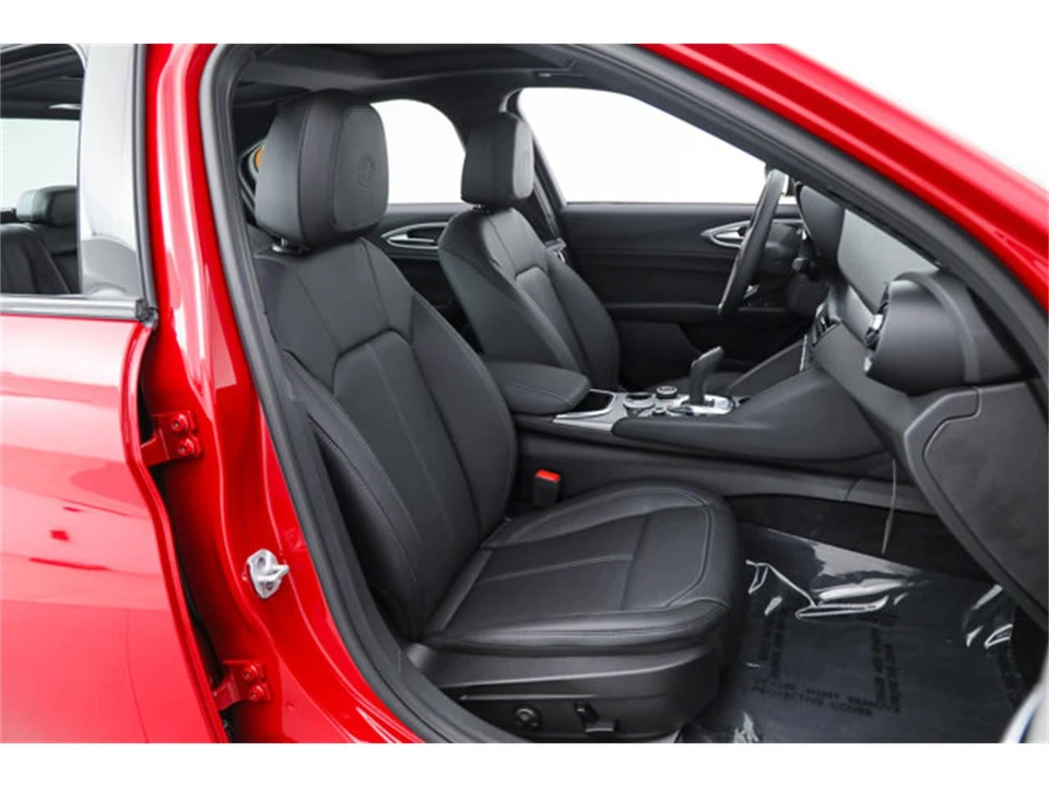 2026 Alfa Romeo Giulia - Image 13 of 22