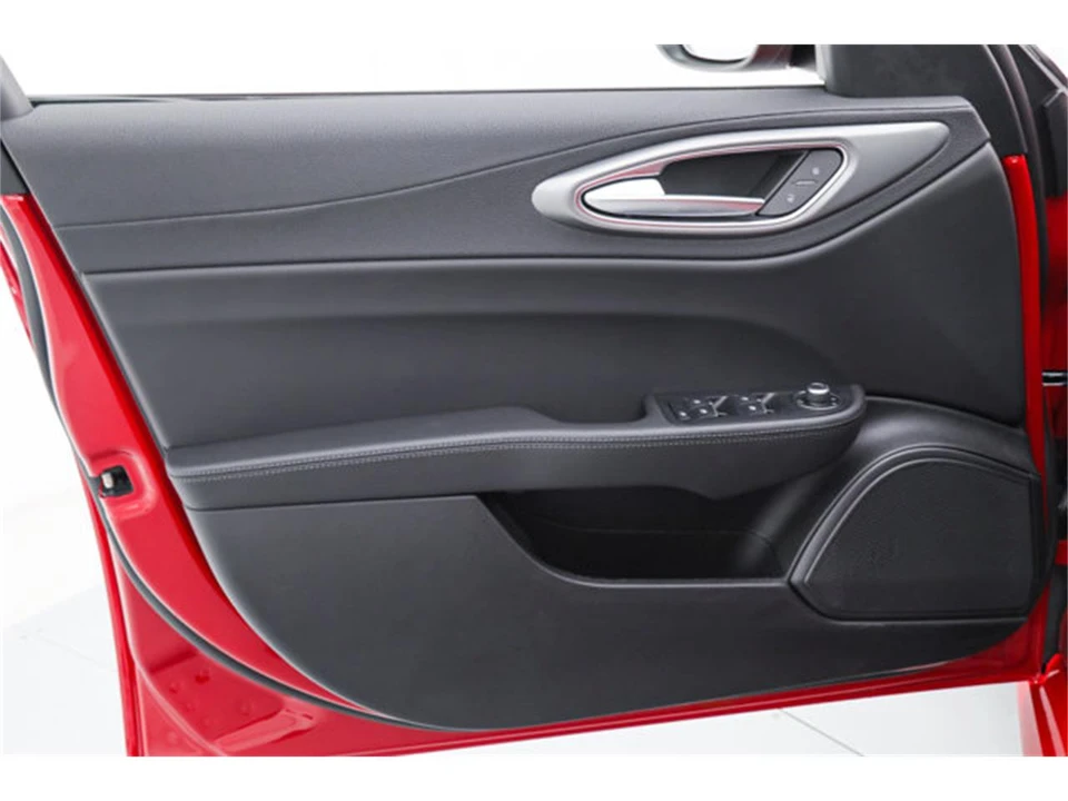 2026 Alfa Romeo Giulia - Image 16 of 22