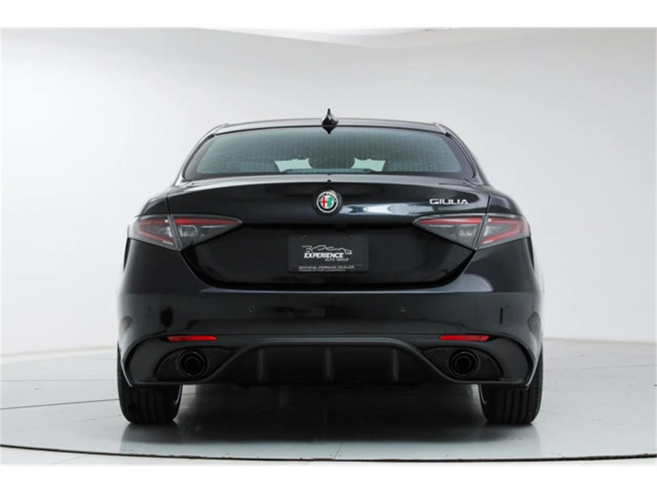 2026 Alfa Romeo Giulia - Image 4 of 23