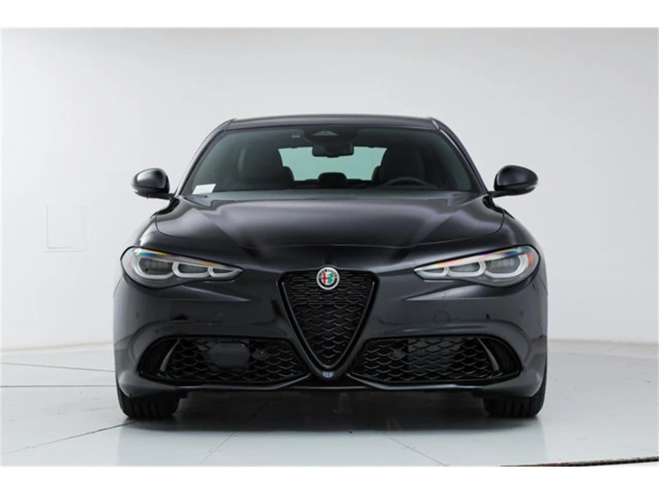 2026 Alfa Romeo Giulia - Image 8 of 23
