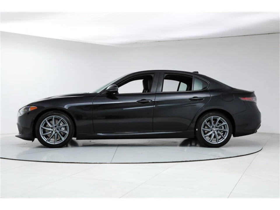 2026 Alfa Romeo Giulia - Image 2 of 23