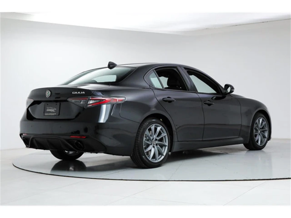 2026 Alfa Romeo Giulia - Image 5 of 23