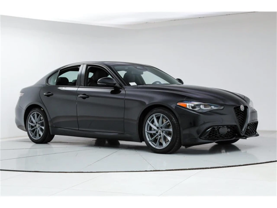 2026 Alfa Romeo Giulia - Image 7 of 23