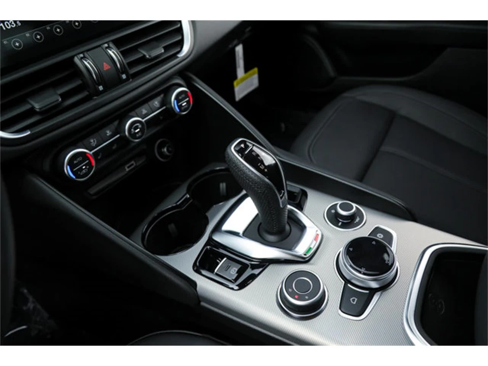 2026 Alfa Romeo Giulia - Image 21 of 23